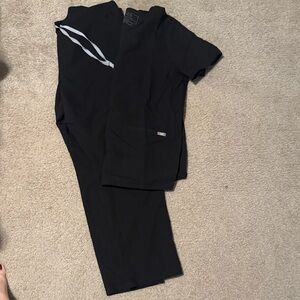 Large Figs Black Scrub Set